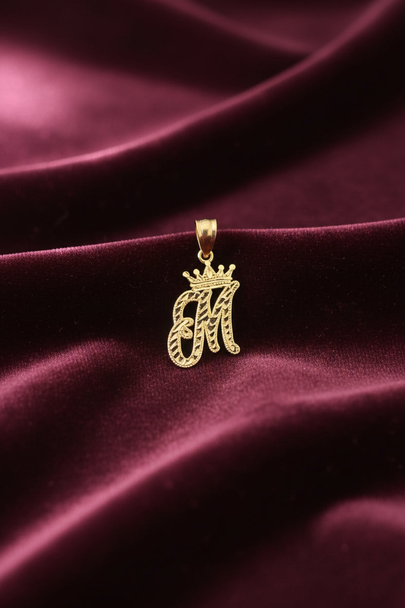Dije letra M, Oro 10k,