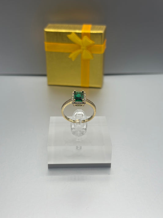 Anillo de chica Piedra Verde, Oro 10k, Size 7
