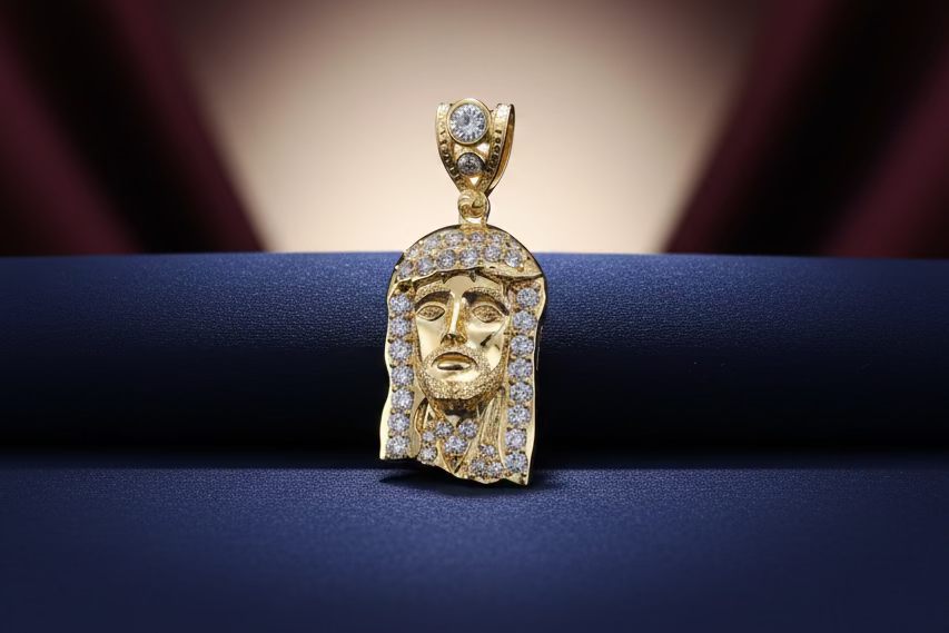 I pendant Jesus Christ's face in 10k gold