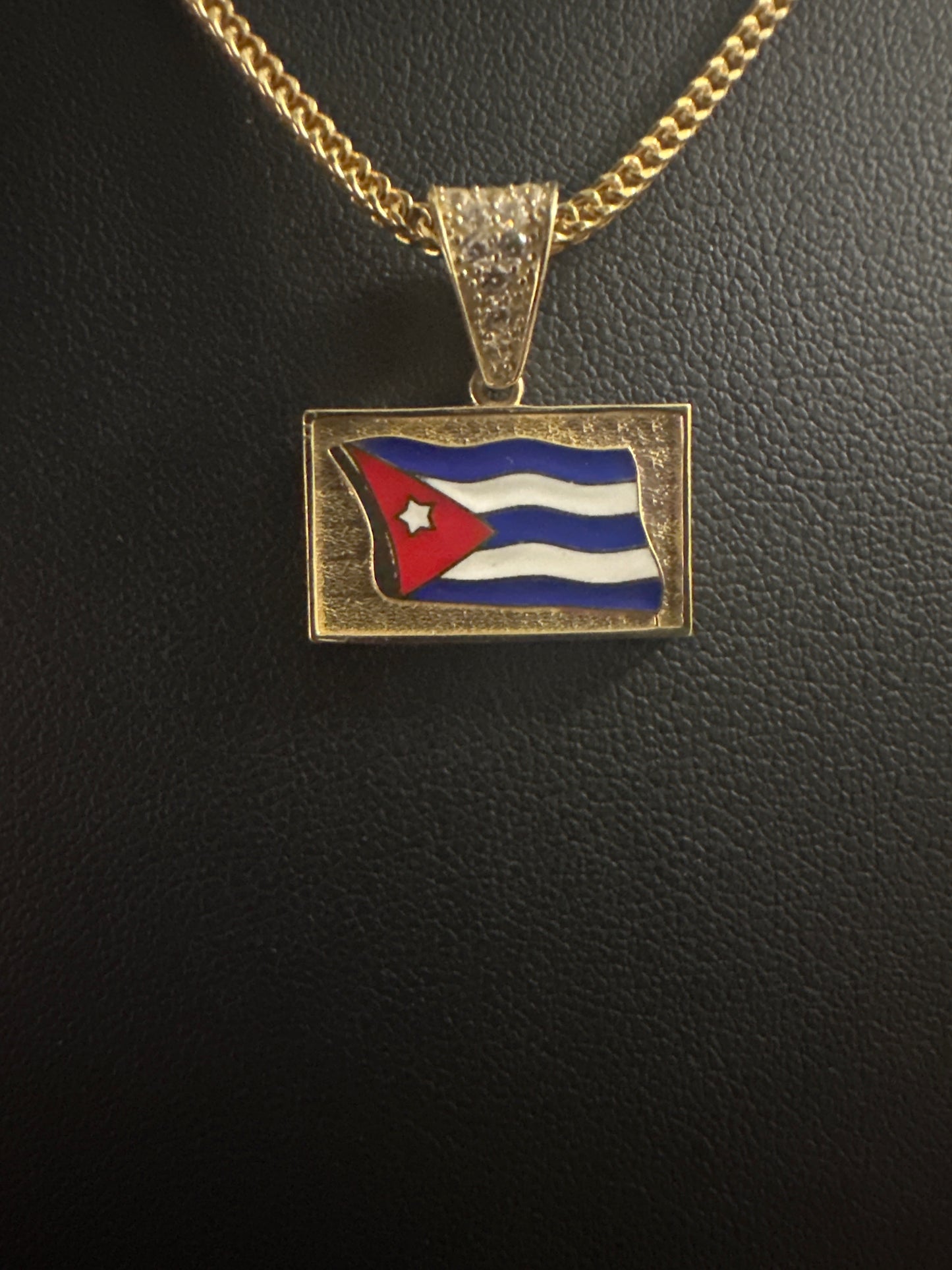 Dije de Bandera cubana Mediana, 10k