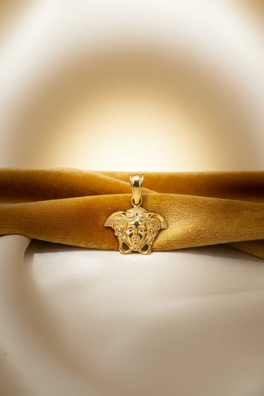 Dije Medusa Pequeño, Oro 10k.