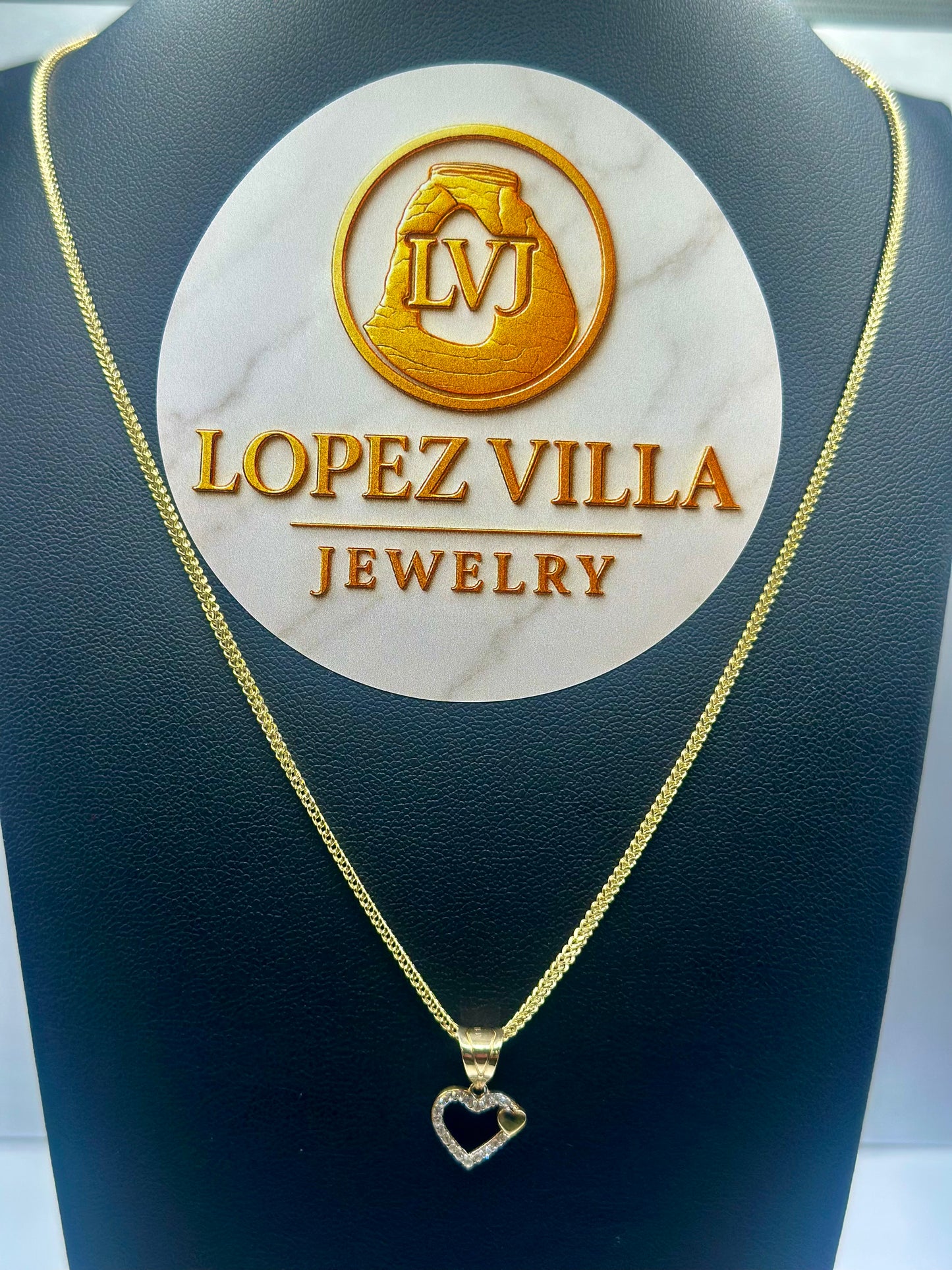 Cadena Franco con dije de corazón, Oro 10k, 1.5mm, 22".