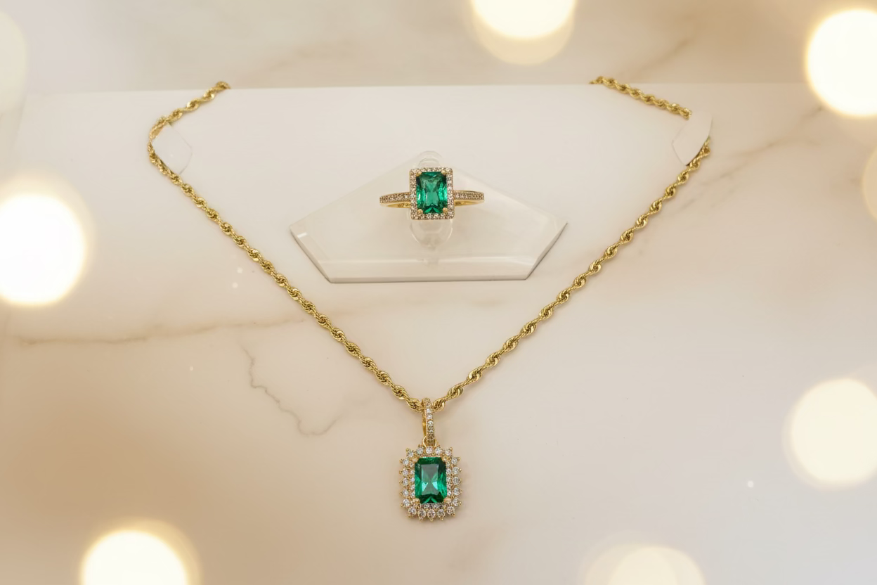 Set #3 Piedras Verdes. Cadena Oro 14k, 2MM, 18". Dije y Anillo Oro 10k, Talla 7