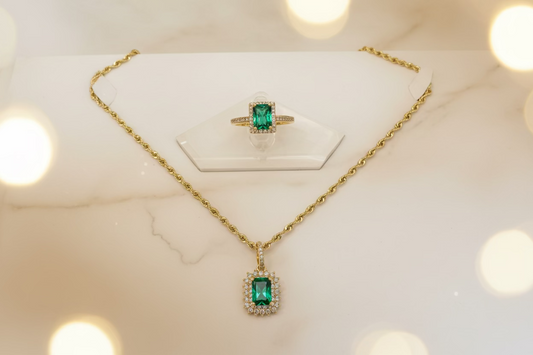 Set #3 Piedras Verdes. Cadena Oro 14k, 2MM, 18". Dije y Anillo Oro 10k, Talla 7