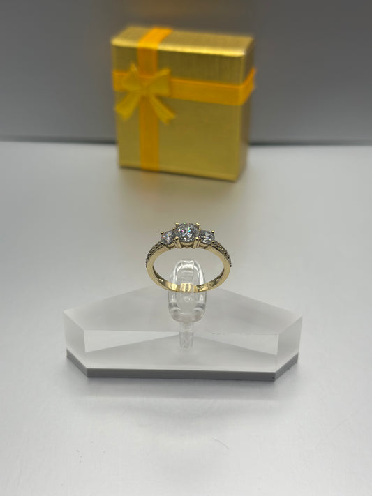 Anillo Solitario de 3 Piedras, Oro 10k, Size 7