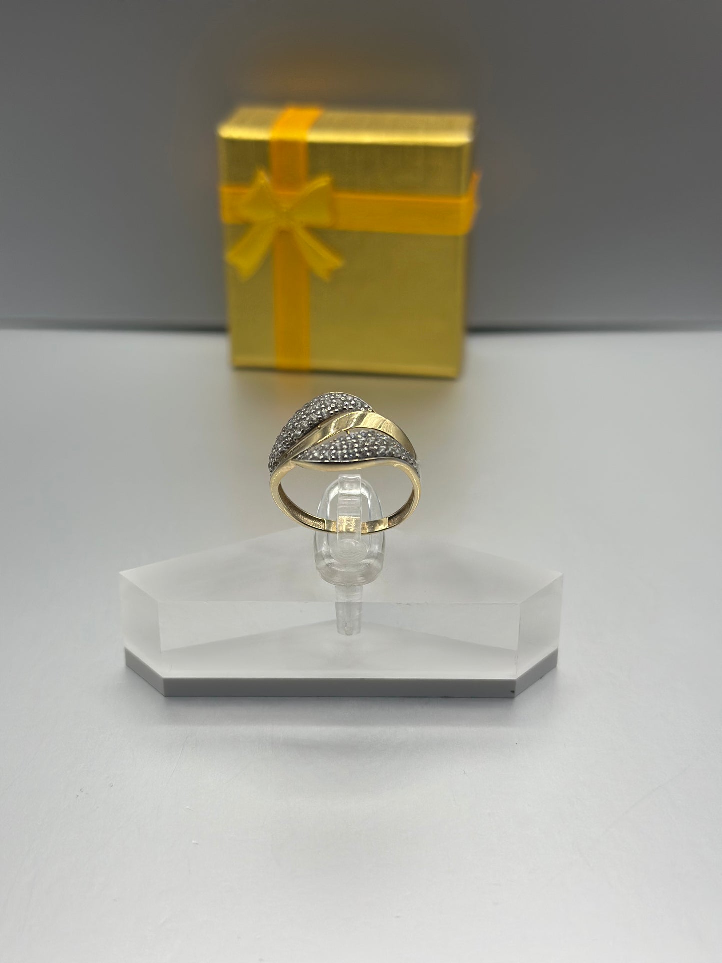 Anillo de mujer Oro 14k, Size 7.5