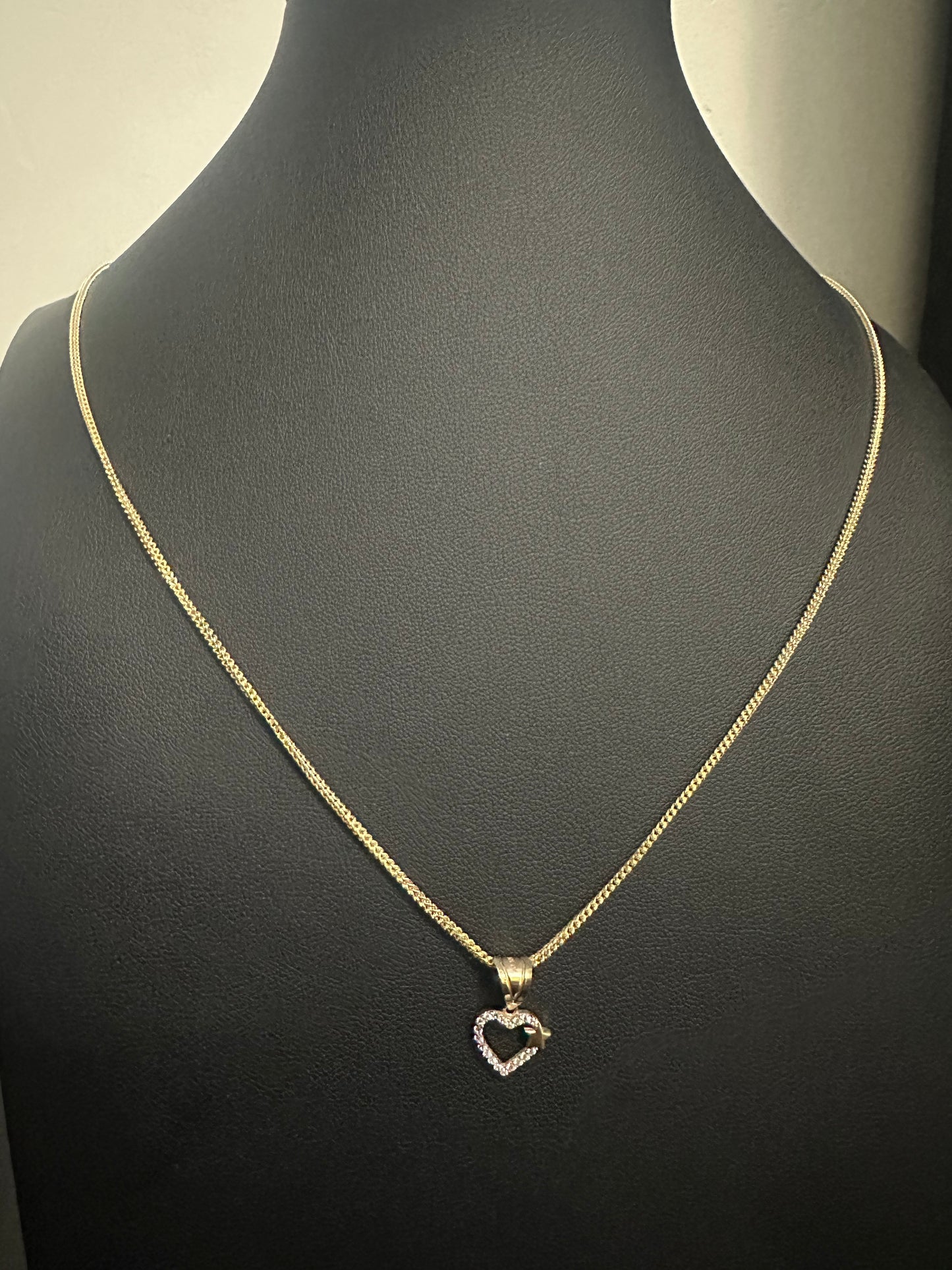 Cadena Franco con dije de corazón, Oro 10k, 1.5mm, 22".