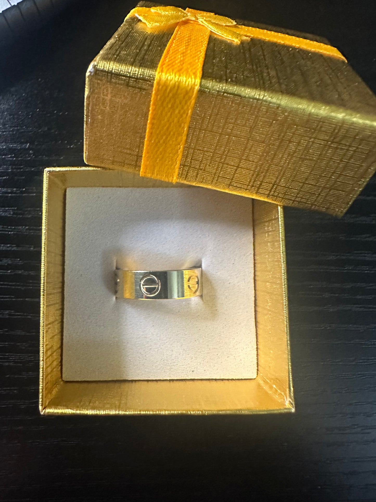 Anillo Cartier Sólido, Oro 10k, Size 7